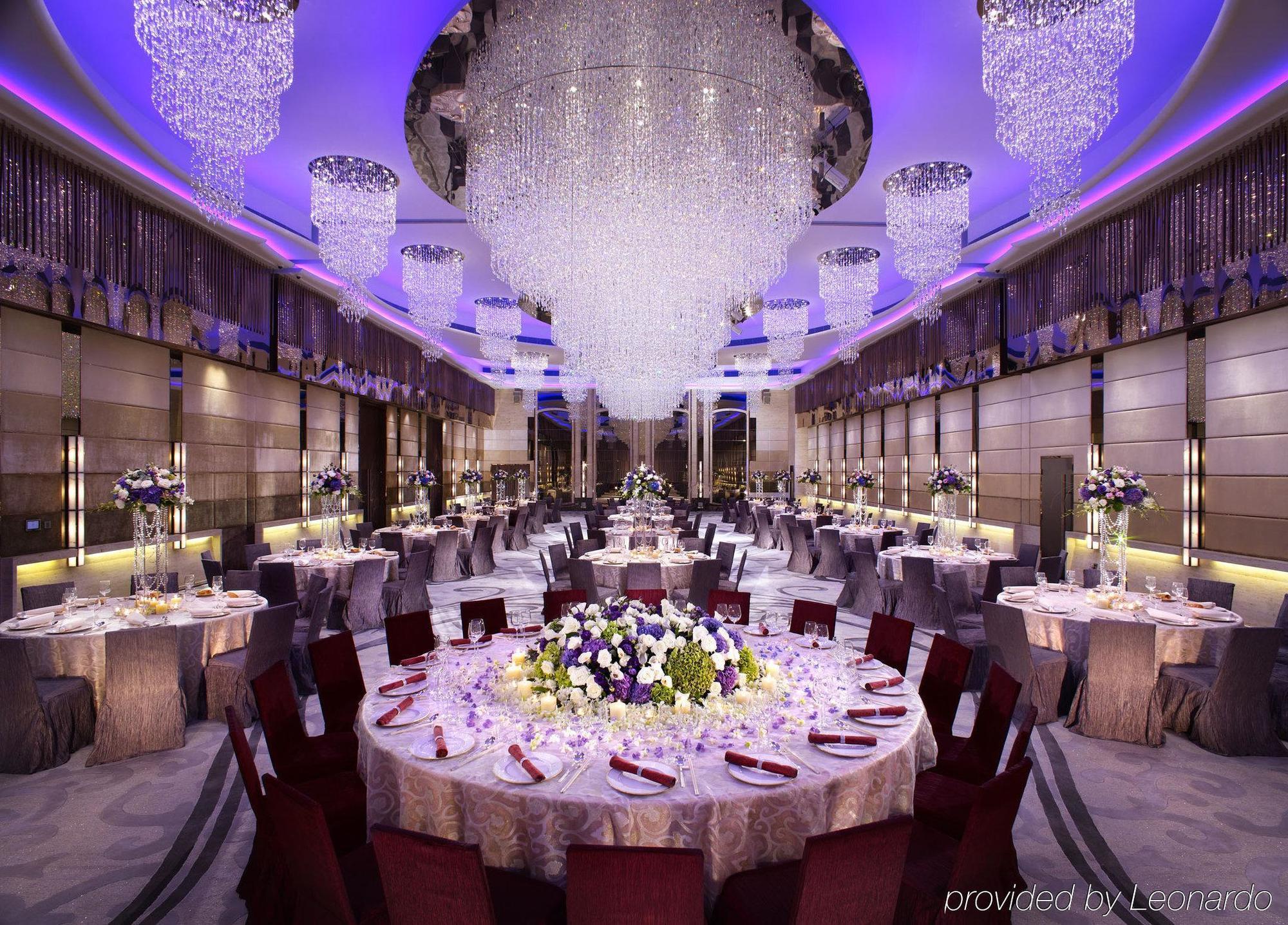 Harbour Grand Hong Kong Hotell Eksteriør bilde The ballroom at the Mandarin Oriental, Munich