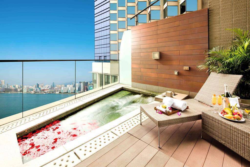 Harbour Grand Hong Kong Hotell Eksteriør bilde The outdoor spa at the hotel