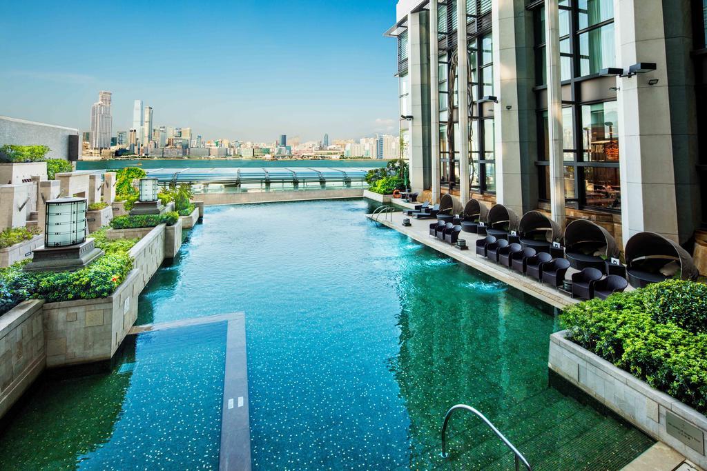 Harbour Grand Hong Kong Hotell Eksteriør bilde The swimming pool at the hotel