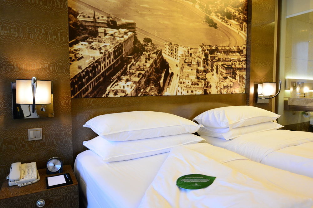 Harbour Grand Hong Kong Hotell Eksteriør bilde A room at the hotel