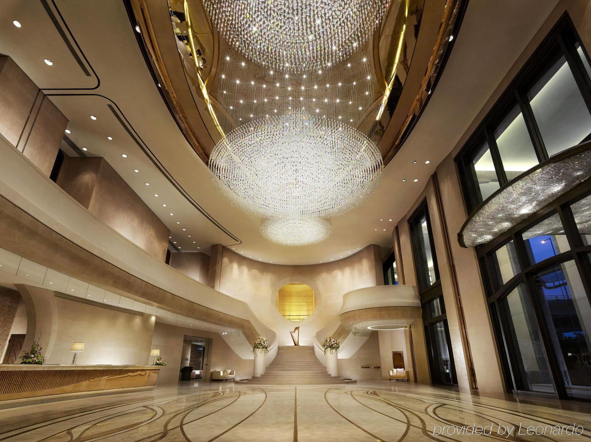 Harbour Grand Hong Kong Hotell Eksteriør bilde The lobby of the hotel