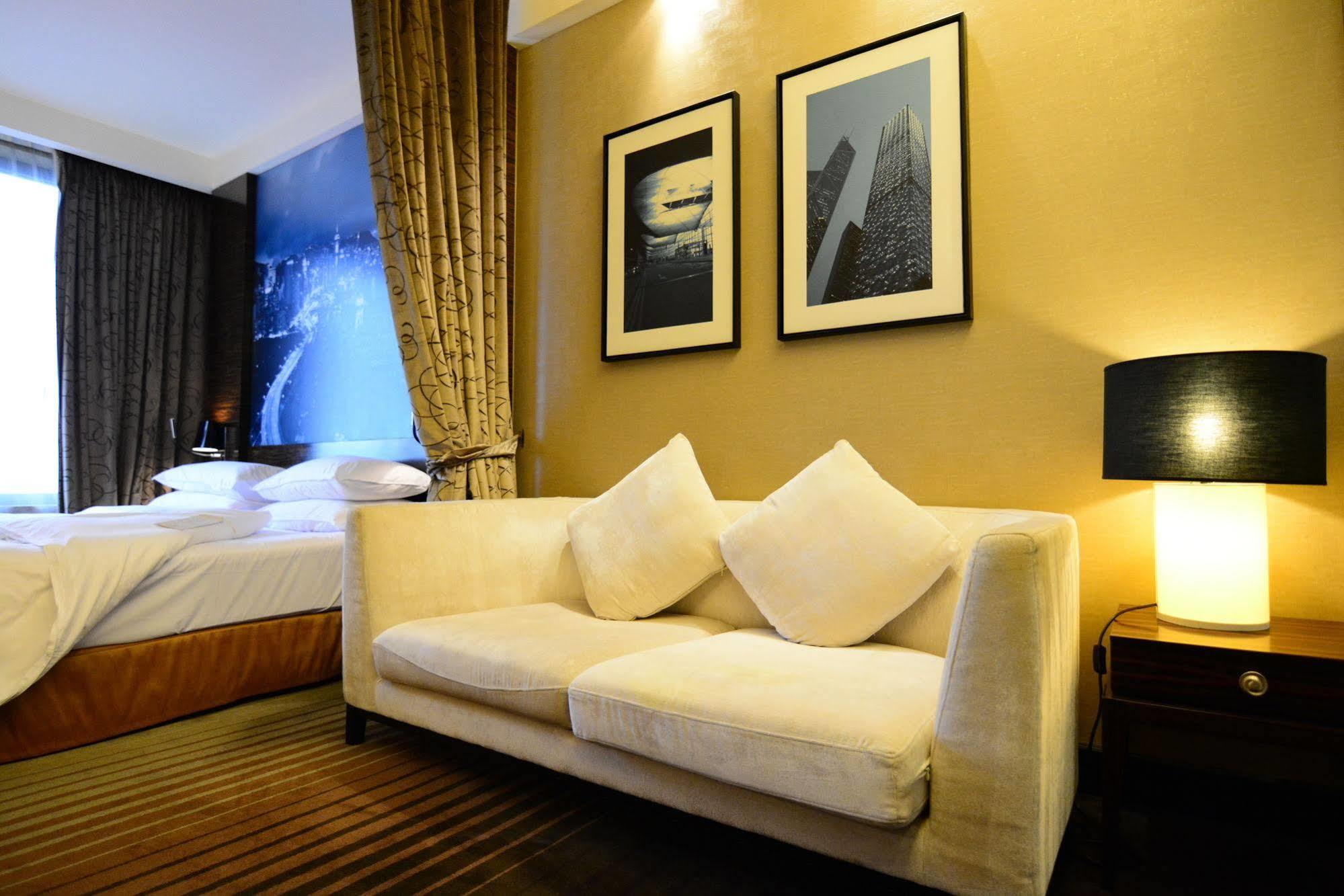 Harbour Grand Hong Kong Hotell Eksteriør bilde A room at the hotel