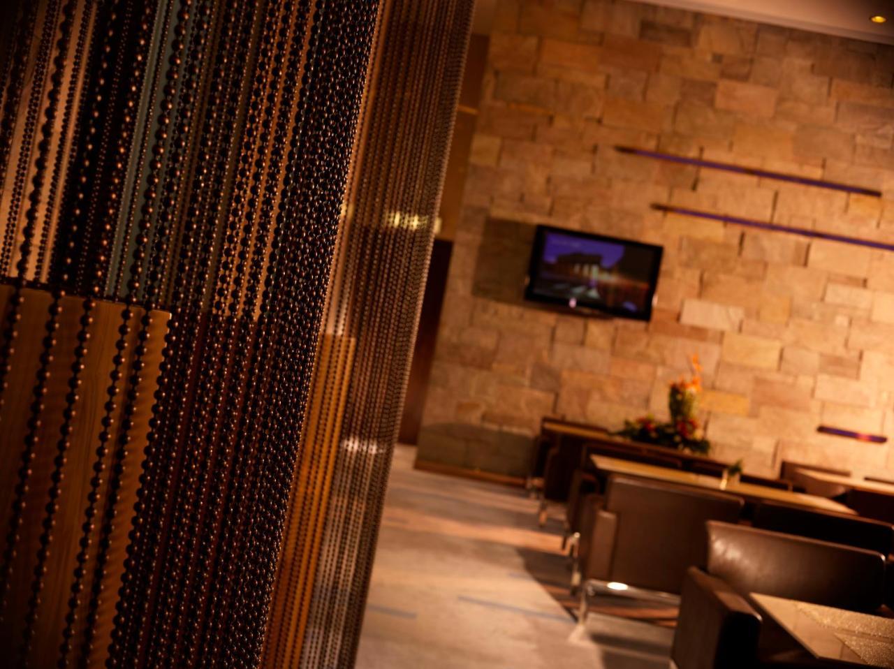 Harbour Grand Hong Kong Hotell Eksteriør bilde The interior of the lounge