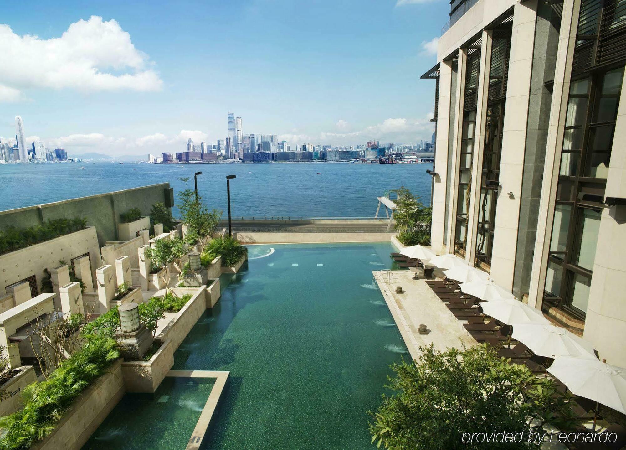 Harbour Grand Hong Kong Hotell Eksteriør bilde View of Victoria Harbour from the rooftop pool